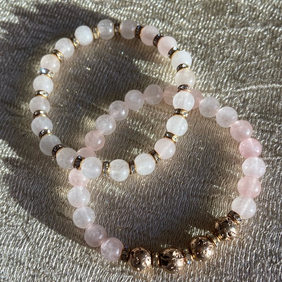 Handmade rose quartz and gold beaded bracelet - Picture 5 of 6